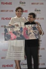 sonam kapoor at glamfare issue of filmfare cover launch on 23rd Dec 2015 (3)_567a861ecab7a.JPG
