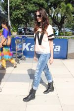 Evelyn Sharma snapped at airport on 23rd Dec 2015 (20)_567ba513e1820.JPG