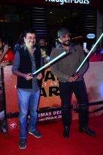 Madhavan, Rajkumar Hirani at Star Wars premiere on 23rd Dec 2015 (59)_567ba8a2a8ae6.JPG