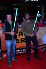Madhavan, Rajkumar Hirani at Star Wars premiere on 23rd Dec 2015 (60)_567ba8b74e44a.JPG