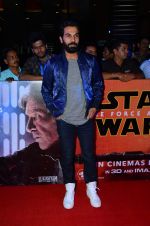 Raj Kumar Yadav at Star Wars premiere on 23rd Dec 2015 (50)_567ba8d7470e2.JPG