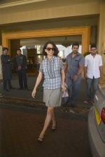 Kangana Ranaut snapped as she leaves JW Marriott after a family brunch on 31st Dec 2015 (7)_56869a7003eb3.JPG