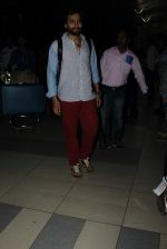 Jackky Bhagnani snapped at domestic airport on 3rd Jan 2016 (2)_568a255236931.JPG