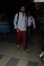 Jackky Bhagnani snapped at domestic airport on 3rd Jan 2016 (3)_568a25531c50e.JPG