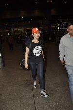 Preity Zinta snapped at International airport on 7th Jan 2016 (2)_568f6a1fdd95a.JPG