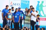 Akshay Kumar, Nimrat Kaur at the 4th edition of Max Bupa Walk for Health in Mumbai on 10th Jan 2016 (10)_5693b7239fc75.JPG