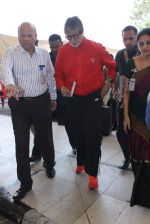 Amitabh bachchan snapped at airport on 10th Jan 2016 (11)_5693b6efdabac.JPG