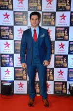 Girish Kumar at Star Screen Awards Red Carpet on 8th Jan 2016 (414)_56935e1d41ae9.JPG