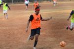 Ranbir Kapoor snapped at soccer practise on 10th Jan 2016 (17)_5693bdce40a29.JPG