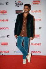 Ranveer Singh at Filmfare Nominations red carpet on 9th Jan 2016 (351)_569397c704422.JPG