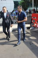 Rahul Bose snapped at airport on 12th Jan 2016 (20)_569611a2af1c7.JPG
