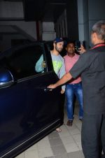 Varun Dhawan snapped outside his father_s office in Juhu on 12th Jan 2016 (5)_569611dfe9fe0.JPG