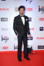 Shahrukh Khan at Filmfare Awards 2016 on 15th Jan 2016 (339)_569b47ddc778b.JPG