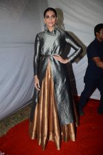 Sonam Kapoor at Umang police show on 19th Jan 2016 (764)_569f6d429a1ad.JPG