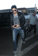 Sidharth Malhotra snapped at airport on 22nd Jan 2016 (11)_56a374aaba116.JPG