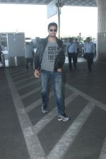 Sidharth Malhotra snapped at airport on 22nd Jan 2016 (14)_56a374ad92930.JPG