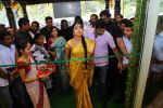 Shriya Saran Launches VRK Silks Showroom on 23rd Jan 2016 (15)_56a4b690037df.jpg