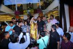 Shriya Saran Launches VRK Silks Showroom on 23rd Jan 2016 (60)_56a4b6c535287.jpg