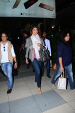 Shilpa Shetty snapped at airport on 24th Jan 2016 (2)_56a5d11fb3551.JPG