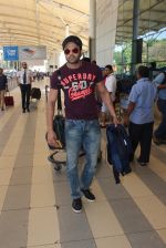 Manish Paul snapped at airport  on 28th Jan 2016 (39)_56ab273e5e138.JPG