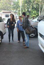 Kareena Kapoor, Saif Ali KHan snapped at airport  on 29th Jan 2016  (28)_56acb014dc643.JPG