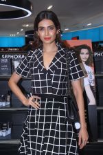 Karishma Tanna at Sephora launch  in Mumbai on 29th Jan 2016 (96)_56acb11fc6921.JPG