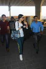 Shraddha Kapoor snapped at Airport on 31st Jan 2016 (24)_56af11f631bb7.JPG