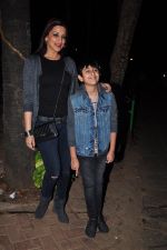 Sonali Bendre and son snapped in Mumbai on 31st Jan 2016 (7)_56af0ed126815.JPG