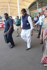 Amitabh Bachchan snapped at airport on 1st Feb 2016 (37)_56b05a26349ce.JPG