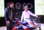 Ranbir Kapoor at the HERO lounge at Auto Expo 2016 in Delhi on 3rd Feb 2016 (34)_56b302369745f.JPG