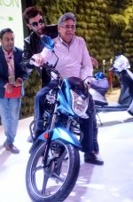Ranbir Kapoor at the HERO lounge at Auto Expo 2016 in Delhi on 3rd Feb 2016 (37)_56b302397cafd.JPG