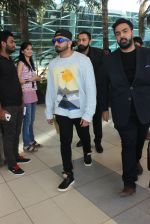 Honey Singh snapped at Airport on 6th Feb 2016 (32)_56b734d0d5d08.JPG