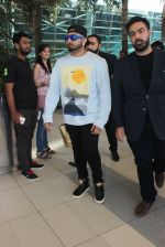 Honey Singh snapped at Airport on 6th Feb 2016 (33)_56b734d1dfeaf.JPG