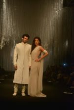 Katrina Kaif, Aditya Roy Kapoor walk for Tarun in Mumbai on 7th Feb 2016 (3)_56b848ab8d229.jpg