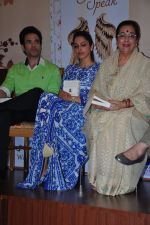 Isha Koppikar, Tusshar Kapoor, Poonam Sinha at book launch on 8th Feb 2016 (6)_56b99673b52cb.JPG