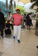 Sonu Nigam snapped at airport on 8th Feb 2016 (7)_56b99419923bb.JPG