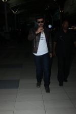 Arjun Kapoor snapped at Airport on 11th Feb 2016 (4)_56bdc3f72ccc2.JPG