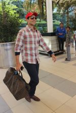 Dino Morea snapped at airport on 13th Feb 2016 (12)_56c05dde9e008.JPG