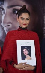 Sonam Kapoor promotes Neerja in Delhi on 15th Feb 2016 (1)_56c2c5dc1211b.jpg