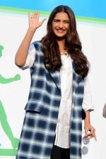 Sonam Kapoor promotes Neerja in Delhi on 15th Feb 2016 (10)_56c2c5e0554a2.jpg