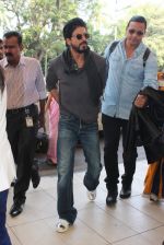 Shahrukh Khan snapped at the airport on 16th Feb 2016 (57)_56c419c5a8443.JPG