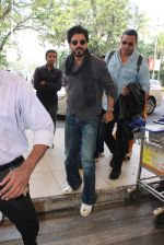 Shahrukh Khan snapped at the airport on 16th Feb 2016 (61)_56c419cbebf9c.JPG