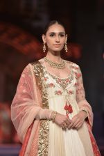 Model walk the ramp for Anju Modi Show at Make in India show at Prince of Wales Musuem with latest Bridal Couture in Mumbai on 17th Feb 2016 (121)_56c57727a37f9.JPG