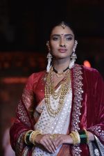 Model walk the ramp for Anju Modi Show at Make in India show at Prince of Wales Musuem with latest Bridal Couture in Mumbai on 17th Feb 2016 (176)_56c577668e1be.JPG