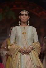 Model walk the ramp for Anju Modi Show at Make in India show at Prince of Wales Musuem with latest Bridal Couture in Mumbai on 17th Feb 2016 (180)_56c5776d708ec.JPG