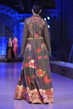 Model walk the ramp for Neeta Lulla Show at Make in India show at Prince of Wales Musuem with latest Bridal Couture in Mumbai on 17th Feb 2016 (96)_56c57862d1781.JPG
