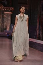 Model walk the ramp for Vikram Phadnis Show at Make in India show at Prince of Wales Musuem with latest Bridal Couture in Mumbai on 17th Feb 2016 (28)_56c57a5106c70.JPG