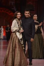 Soha Ali Khan walk the ramp for Vikram Phadnis Show at Make in India show at Prince of Wales Musuem with latest Bridal Couture in Mumbai on 17th Feb 2016 (18)_56c57a54e0e83.JPG