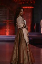 Soha Ali Khan walk the ramp for Vikram Phadnis Show at Make in India show at Prince of Wales Musuem with latest Bridal Couture in Mumbai on 17th Feb 2016 (7)_56c57a4a74ce3.JPG