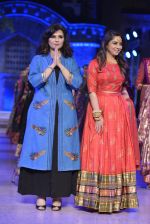 Sonalee Kulkarni walk the ramp for Neeta Lulla Show at Make in India show at Prince of Wales Musuem with latest Bridal Couture in Mumbai on 17th Feb 2016 (27)_56c5785304aed.JPG